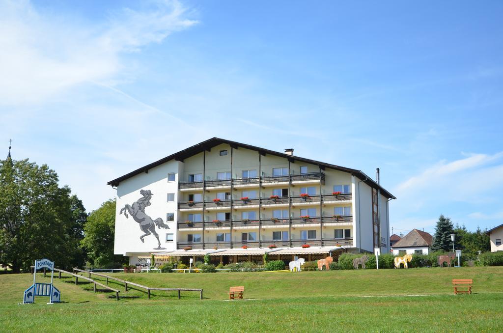 Hotel Reitzentrum Hausruckhof Ampflwang im Hausruckwald Bagian luar foto