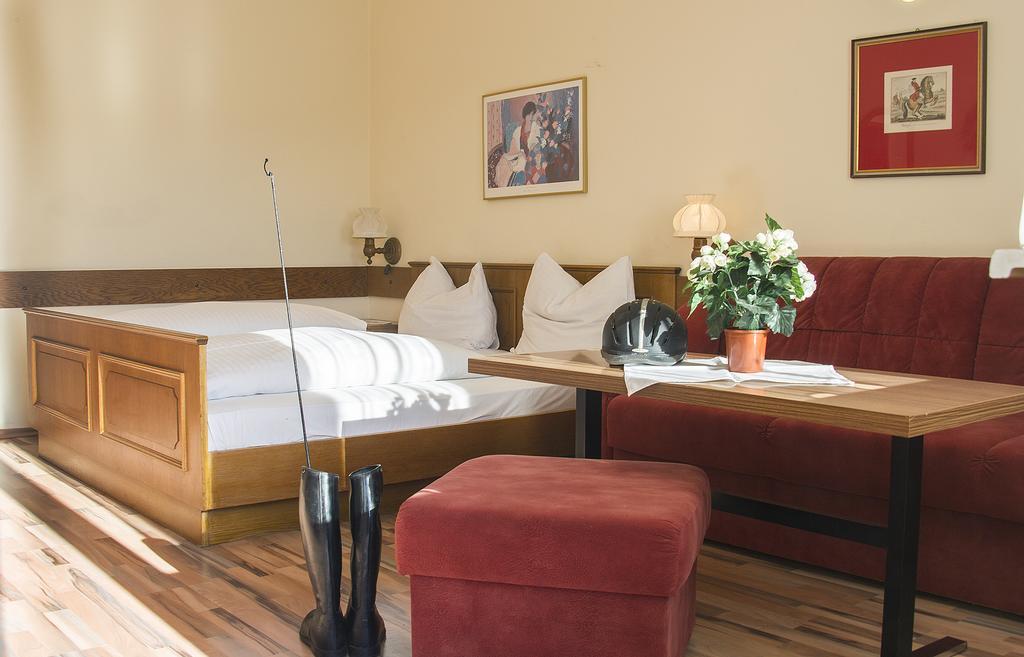 Hotel Reitzentrum Hausruckhof Ampflwang im Hausruckwald Bagian luar foto